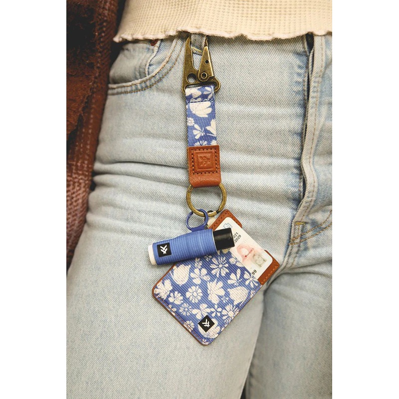 Thread 22 Lip Balm Holder