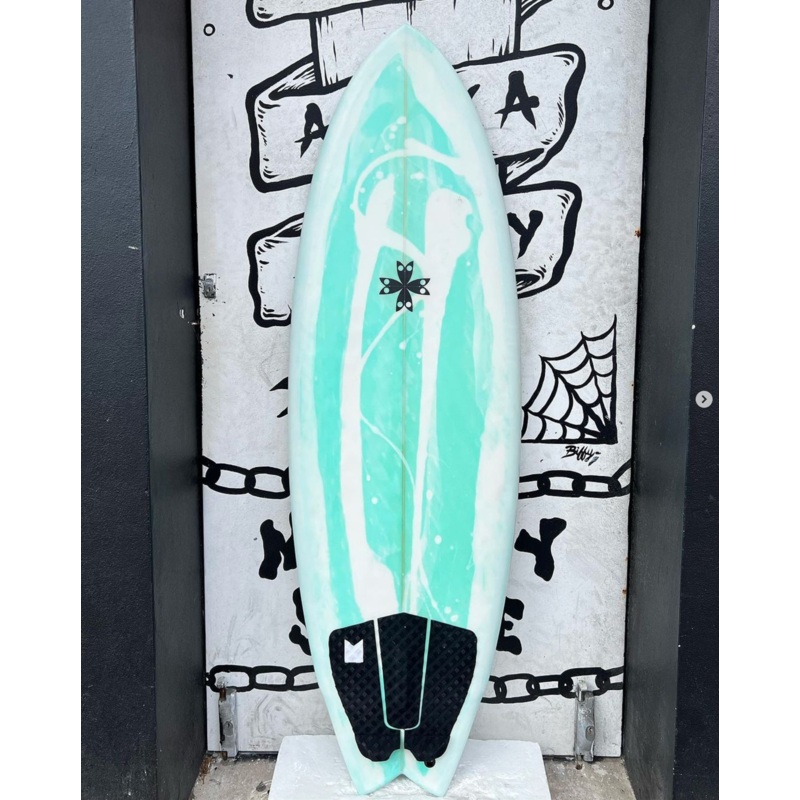 USED - 5'5 SPACE HAWK (32L)